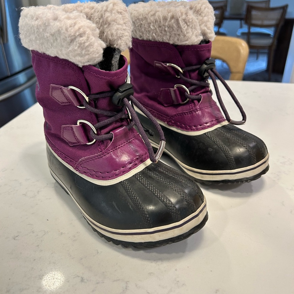 Sorel Yoot PAC Purple and Black Winter Boots with Faux Fur Lining